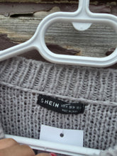Charger l'image dans la galerie, Pull gris taille m
