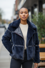 Charger l'image dans la galerie, Veste pilou bleue taille m
