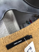 Charger l'image dans la galerie, Pull moutarde taille m vero moda
