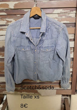 Charger l&#39;image dans la galerie, Chemise en jeans scotch and soda taille xs

