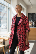 Charger l'image dans la galerie, Veste en soie leopard taille m
