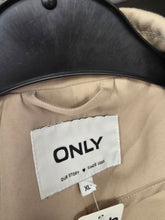 Charger l'image dans la galerie, Veste beige only taille xs
