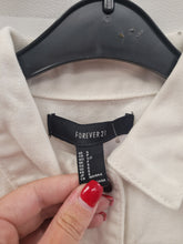 Charger l&#39;image dans la galerie, Veste blanche taille s forever 21
