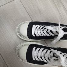 Charger l'image dans la galerie, Boots ash neuve pointure 39
