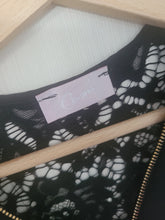 Charger l&#39;image dans la galerie, Blouse noire cassis taille xl
