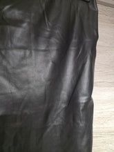 Charger l'image dans la galerie, Jupe simili taille m
