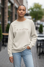 Charger l&#39;image dans la galerie, Pull beige taille L
