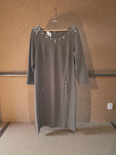 Charger l'image dans la galerie, Robe kaki taille xl  epaisse

