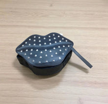 Charger l&#39;image dans la galerie, Sac pochette sachant lèvre noir
