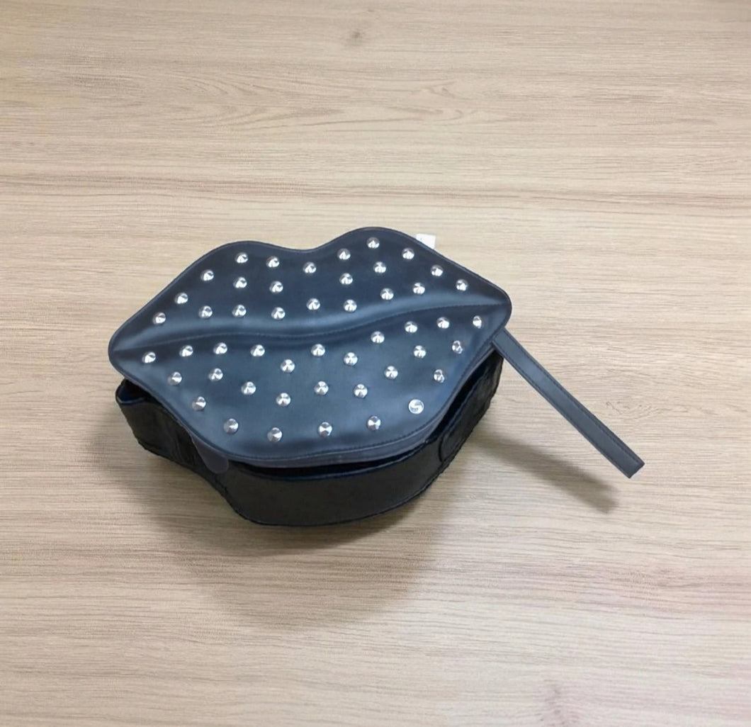 Sac pochette sachant lèvre noir