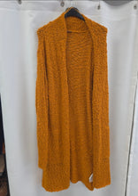 Charger l'image dans la galerie, Gilet long couleur moutarde
