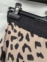 Charger l'image dans la galerie, Jupe beige leopard taille m
