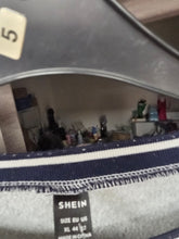 Charger l'image dans la galerie, Pull gris taille xl
