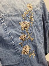 Charger l&#39;image dans la galerie, Chemisier en jeans so sweet taille L
