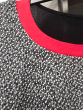 Charger l'image dans la galerie, Pull noir et rouge taille s
