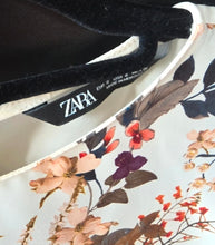Charger l'image dans la galerie, Blouse zara beige taille s
