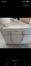 Charger l'image dans la galerie, Grand sac guess blanc
