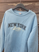 Charger l'image dans la galerie, Pull new York bleu taille l
