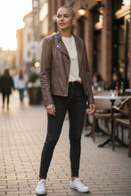 Charger l&#39;image dans la galerie, Veste brune cache cache en simili brune taille xl
