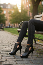 Charger l&#39;image dans la galerie, Chaussure a talon noir pointure 39
